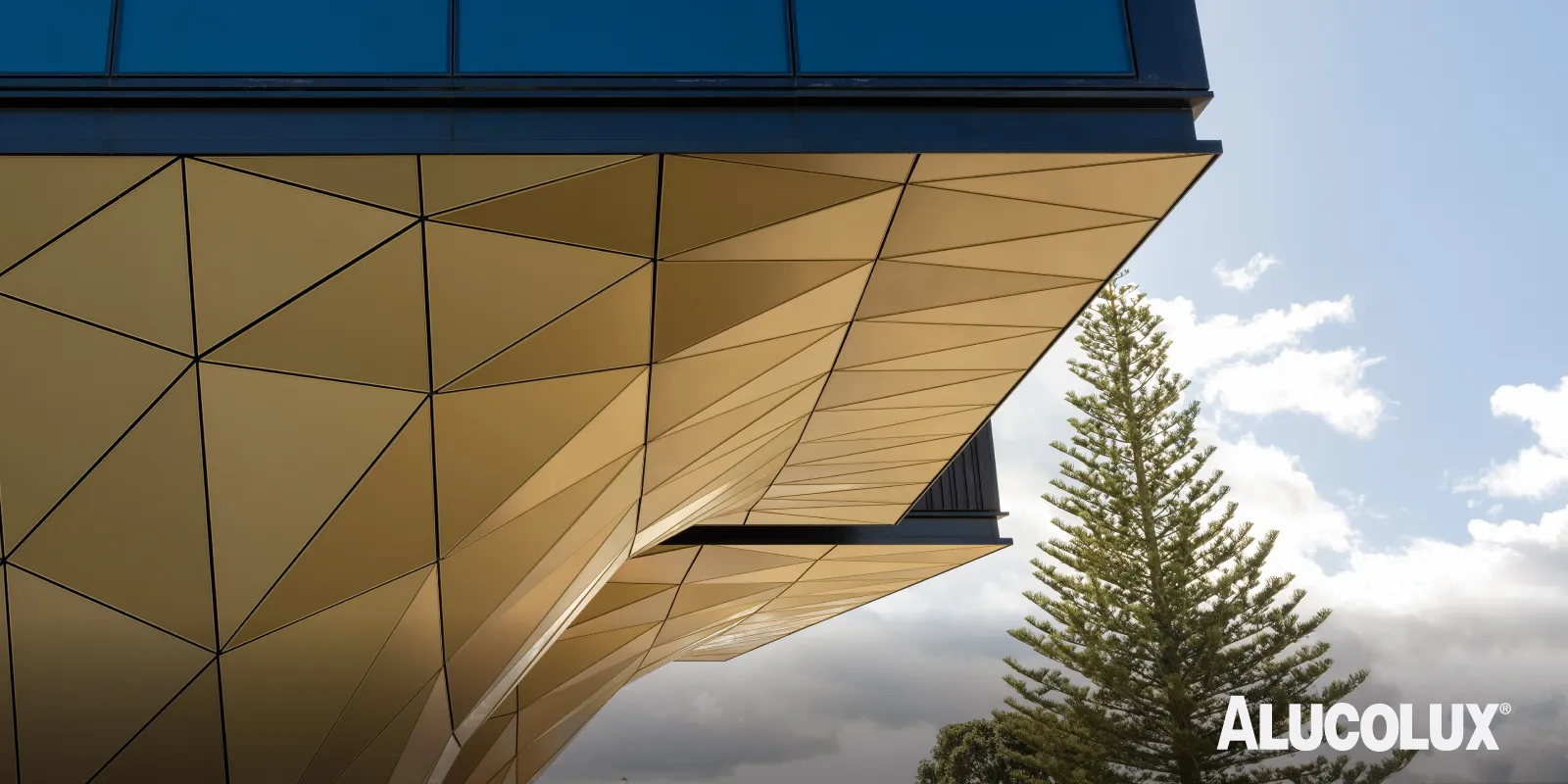 The Pullman Hotel Facade with ALUCOLUX® Gold Metallic Panels – Warren & Mahoney (2022) Exterior of The Pullman Hotel featuring ALUCOLUX Gold Metallic solid aluminium panels, designed by Warren & Mahoney and installed by Symonite Panels Ltd, completed in 2022.